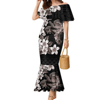 Hawaiian Lei Day Family Matching Mermaid Dress and Hawaiian Shirt Plumeria and Turtle with Polynesian Tribal Pattern Grayscale Color LT03 Mom's Dress Black - Polynesian Pride