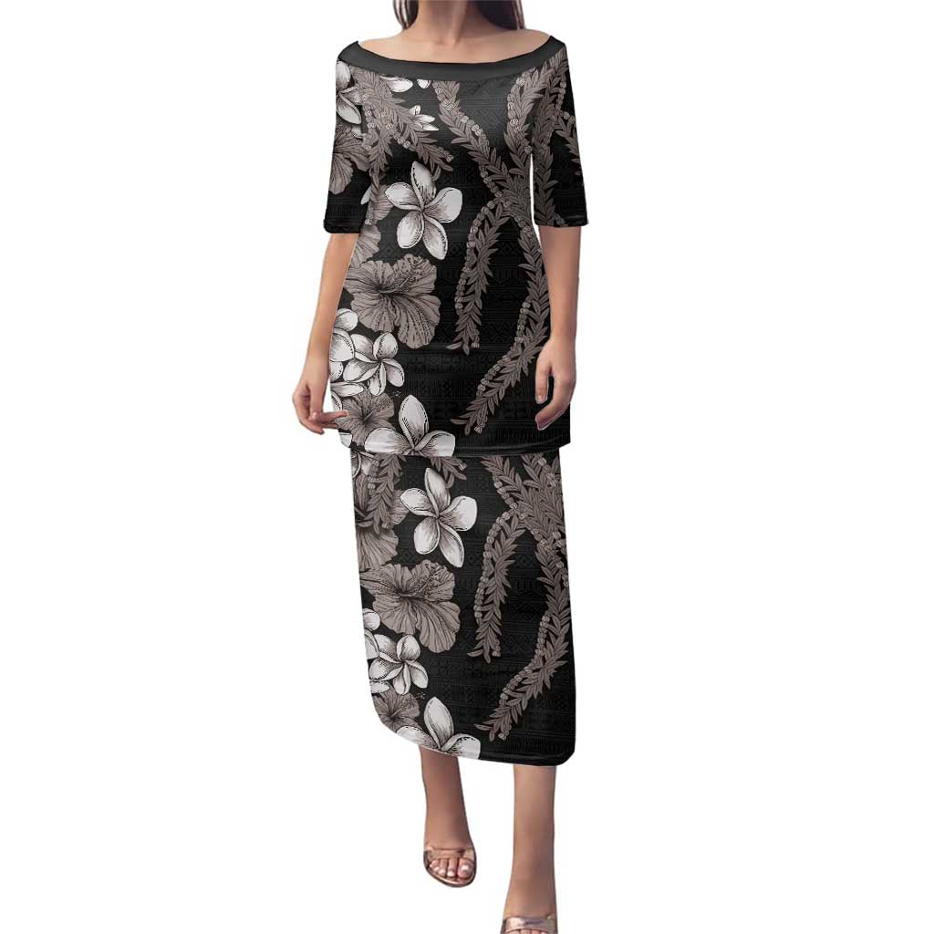 Hawaiian Tropical Flowers and Maile Pikake Family Matching Puletasi and Hawaiian Shirt Polynesian Tribal Pattern Grayscale Mode LT03 Mom's Dress Black - Polynesian Pride
