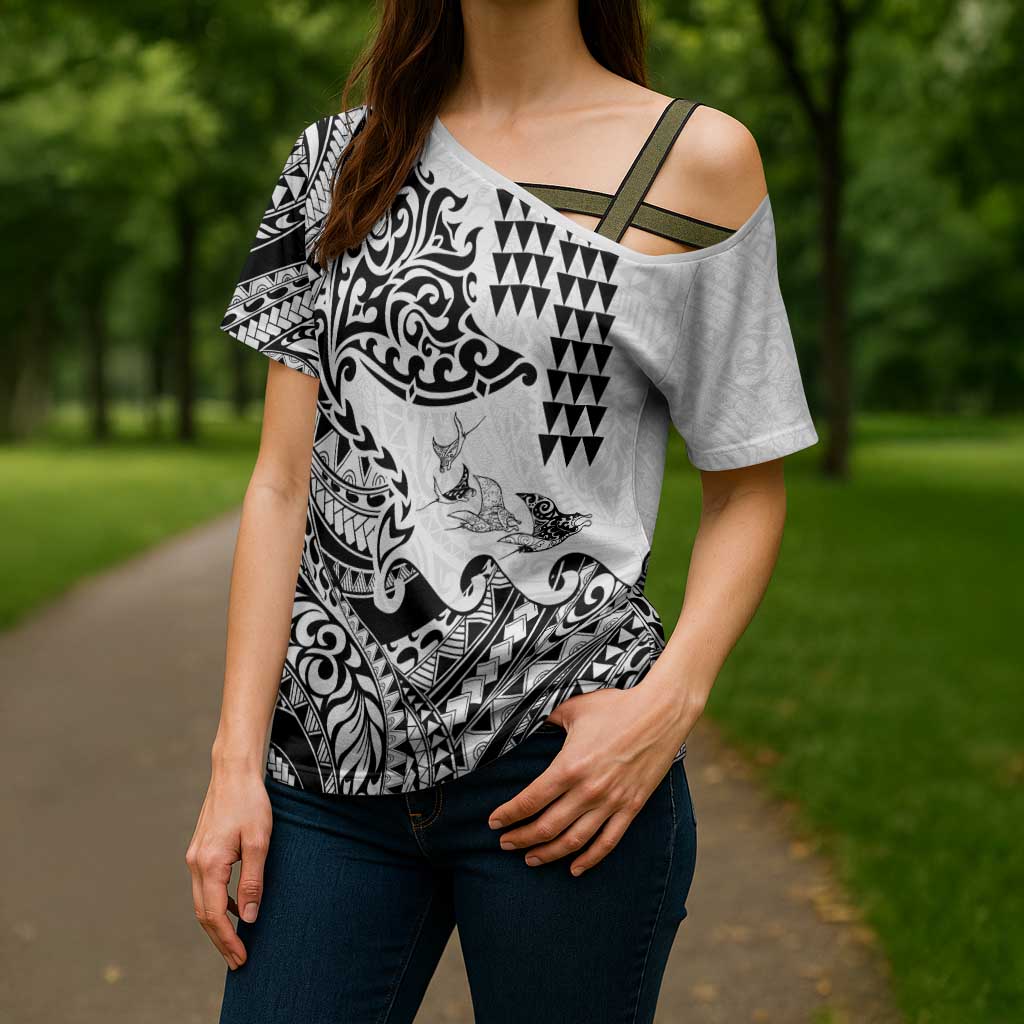 Hawaiian Tribal Manta Ray Cross Shoulder Shirt Kakau Tattoo and Polynesian Art Motif Pattern LT03 - Polynesian Pride