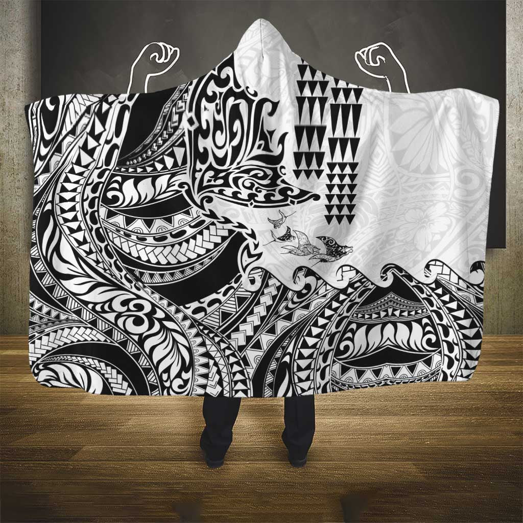 Hawaiian Tribal Manta Ray Hooded Blanket Kakau Tattoo and Polynesian Art Motif Pattern