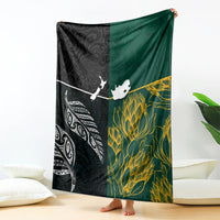 South Africa and New Zealand Blanket King Protea and Silver Fern Mix Culture Pattern LT03 Black - Polynesian Pride
