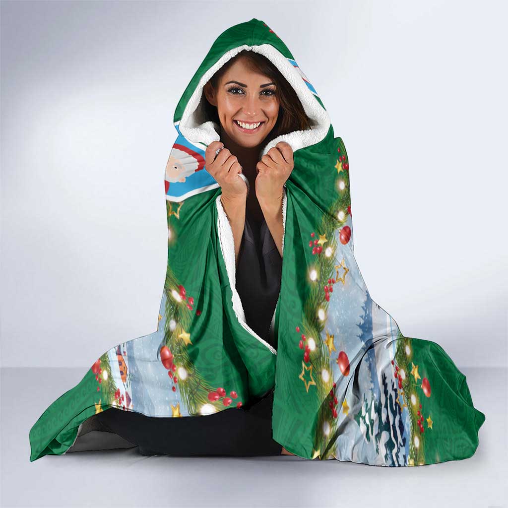 Merry Christmas Hooded Blanket Funny Santa Claus Cards Photo and Polynesian Pattern Green Color LT03 - Polynesian Pride