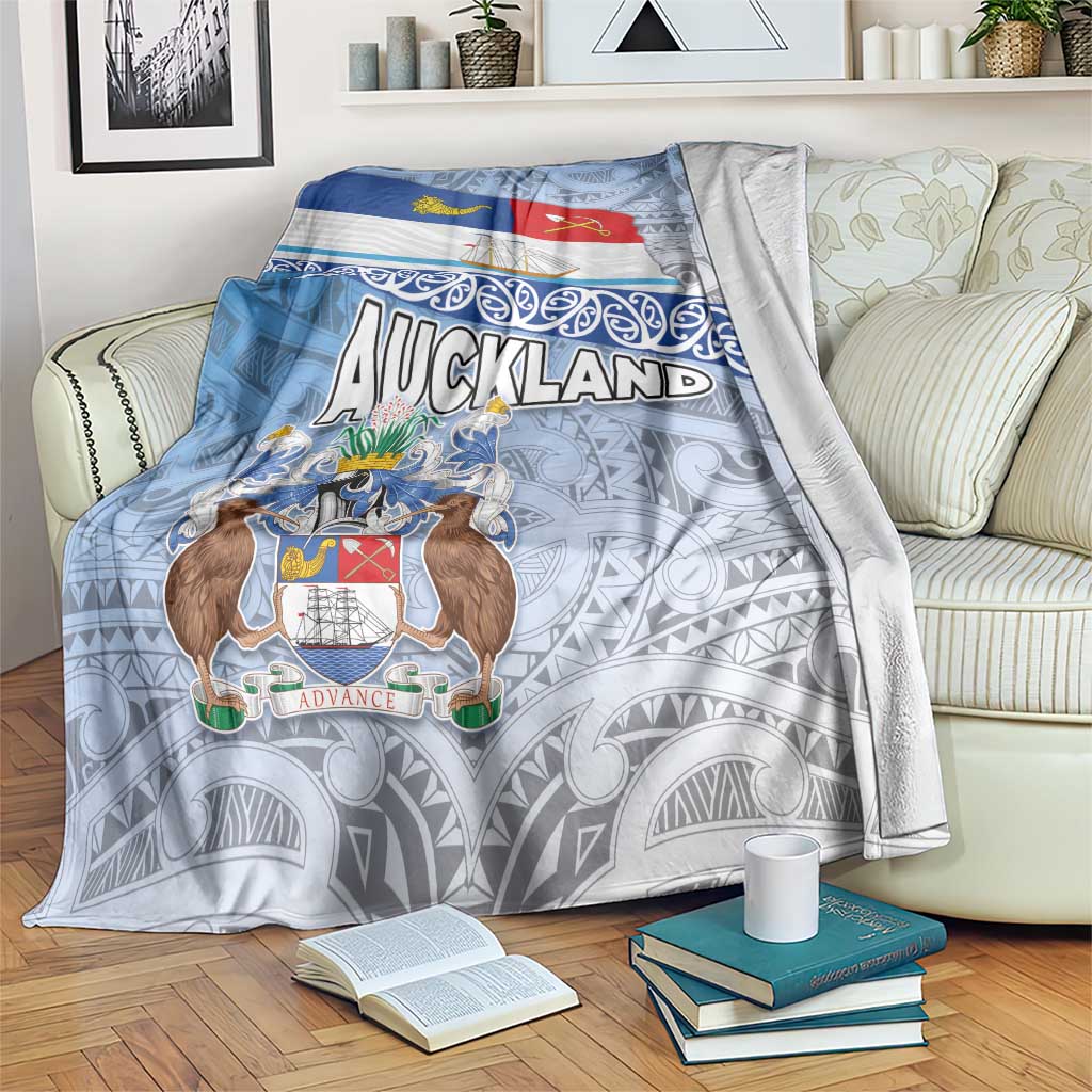 New Zealand Auckland Blanket Auckland's Flag and Coat of Arms - Koru Art Maori Pattern LT03 Light Blue - Polynesian Pride