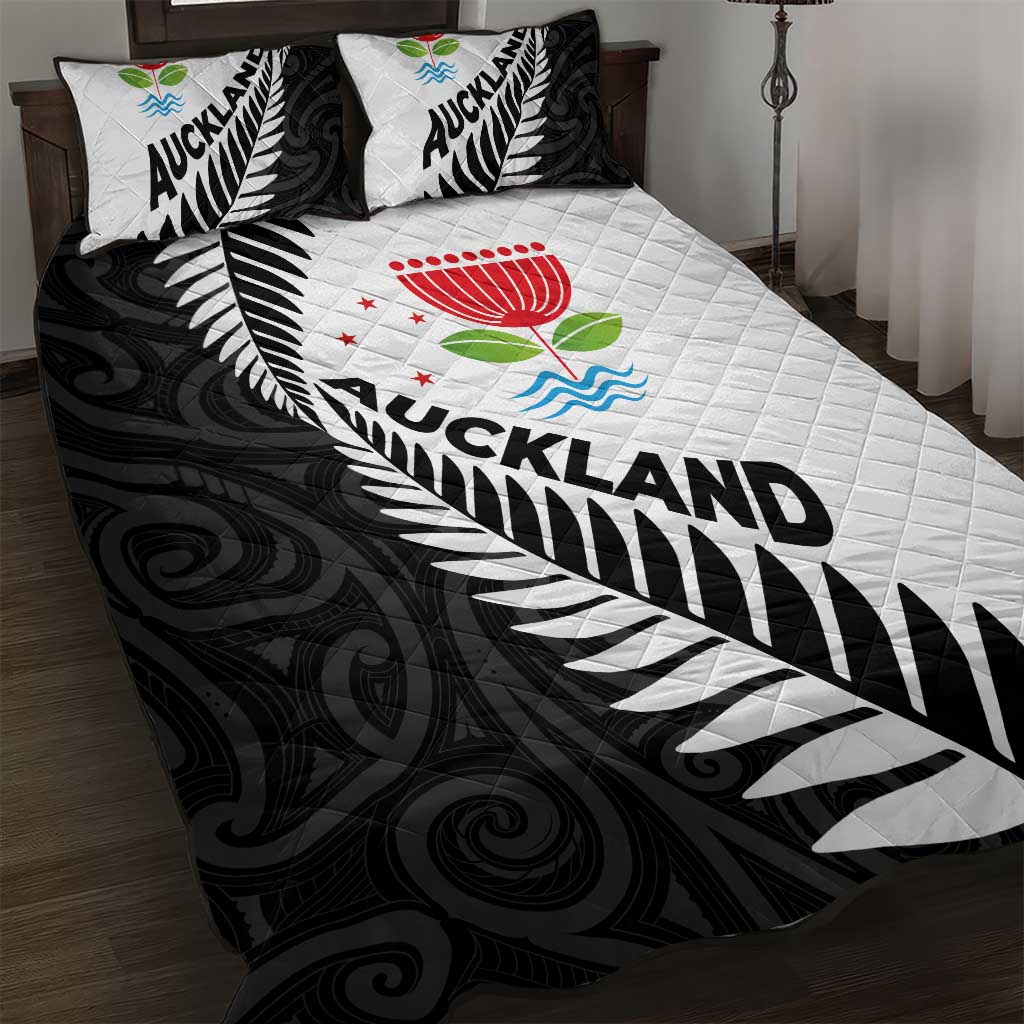 New Zealand Auckland Quilt Bed Set Auckland's Emblem and Silver Ferns - Maori Art Tattoo LT03 Light Blue - Polynesian Pride