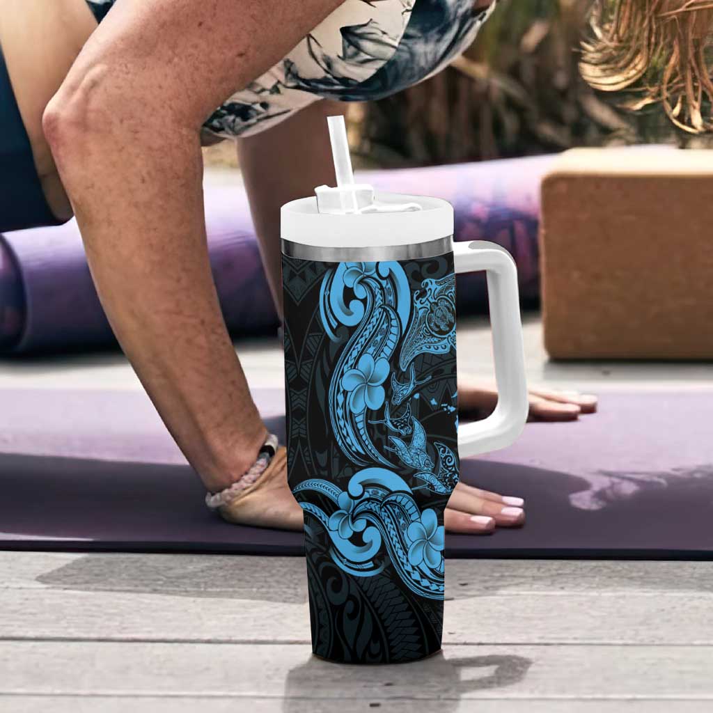 Hawaiian Manta Rays Tumbler With Handle Tribal Hibiscus Polynesian Tattoos Blue Color - Polynesian Pride