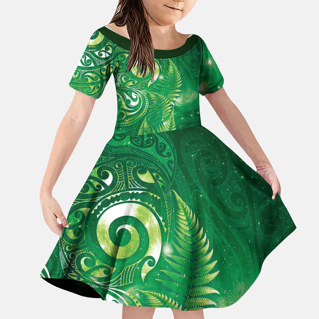 Aotearoa New Zealand New Year Family Matching Off Shoulder Short Dress and Hawaiian Shirt Tribal Koru Tattoo Green Galaxy Maori Silver Fern LT03 Daughter's Dress Green - Polynesian Pride