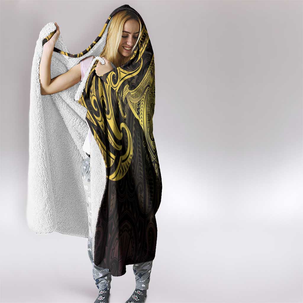 New Zealand Aotearoa Hooded Blanket Maori Manta Ray Moko Gold LT05 - Polynesian Pride