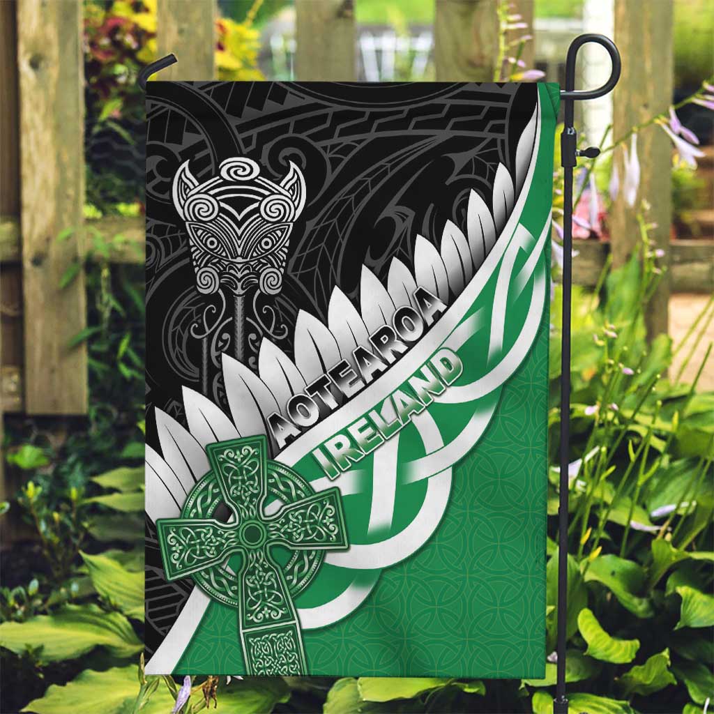 New Zealand And Ireland Rugby Garden Flag Silver Fern With Celtic Cross LT05 Garden Flag Green - Polynesian Pride