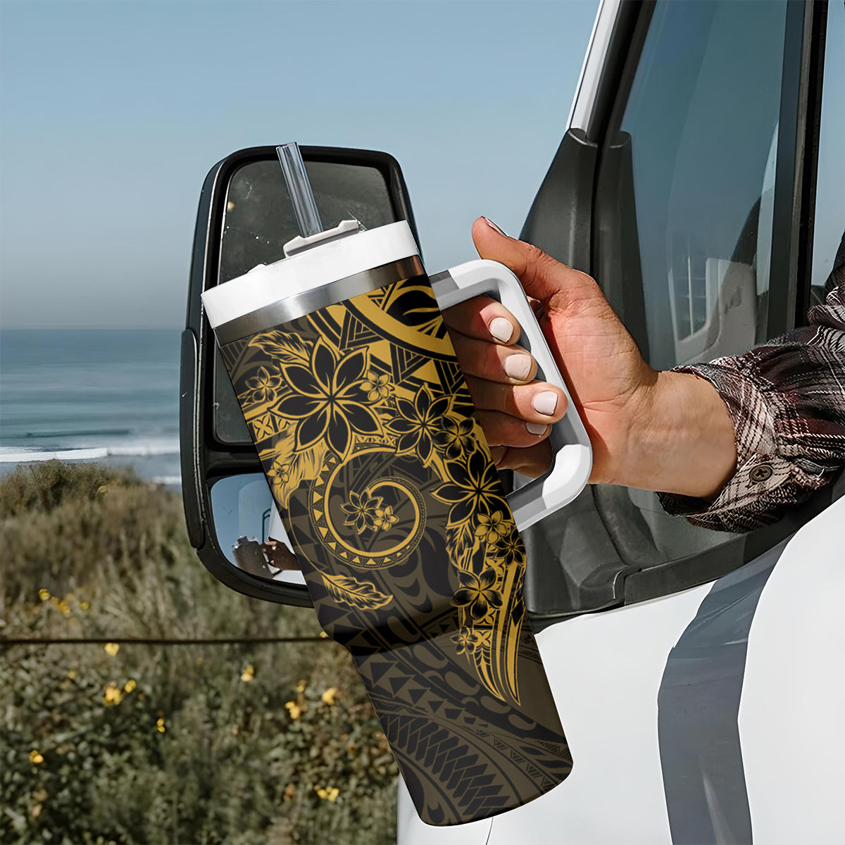 Gold Polynesian Pattern With Plumeria Flowers Tumbler With Handle