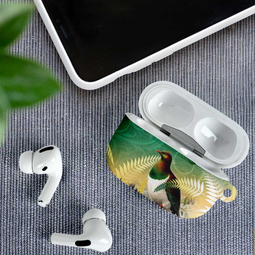 New Zealand Pigeon Kereru AirPods Case Maori Fern Art Green Gradient LT05 - Polynesian Pride