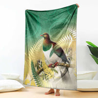 New Zealand Pigeon Kereru Blanket Maori Fern Art Green Gradient LT05 - Polynesian Pride
