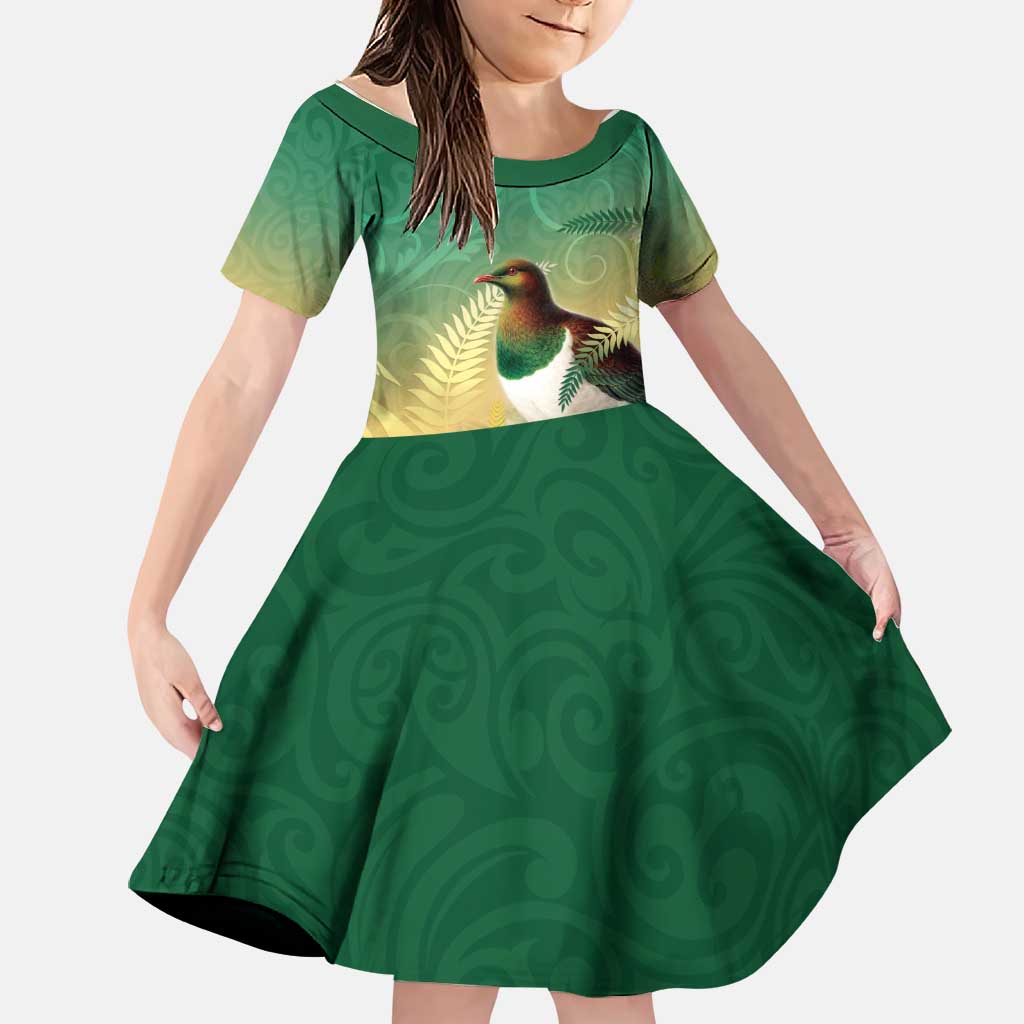 New Zealand Pigeon Kereru Family Matching Puletasi and Hawaiian Shirt Maori Fern Art Green Gradient LT05 Daughter's Dress Green - Polynesian Pride