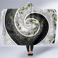 Piko Hawaii Hooded Blanket Polynesian Pattern With Maile Pikake Honohono Lei LT05 One Size Black - Polynesian Pride