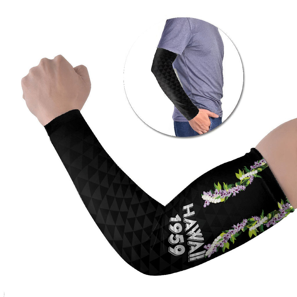 Hawaii Statehood Day Arm Sleeves Kakau Pattern With Maile Pikake Honohono Lei LT05 Set of 2 Black - Polynesian Pride