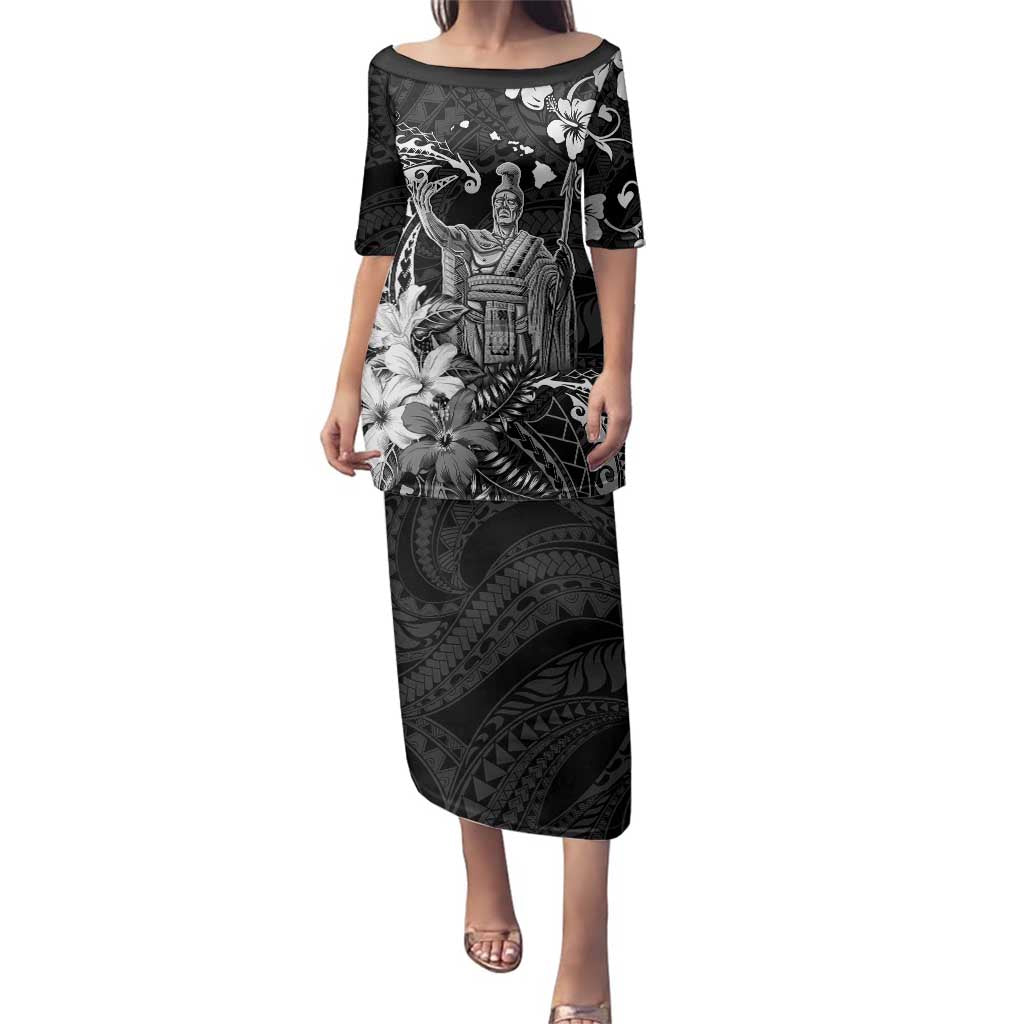Hawaii King Kamehameha Day Family Matching Puletasi and Hawaiian Shirt Polynesian Pattern Mix Hibiscus Black LT05 Mom's Dress Black - Polynesian Pride