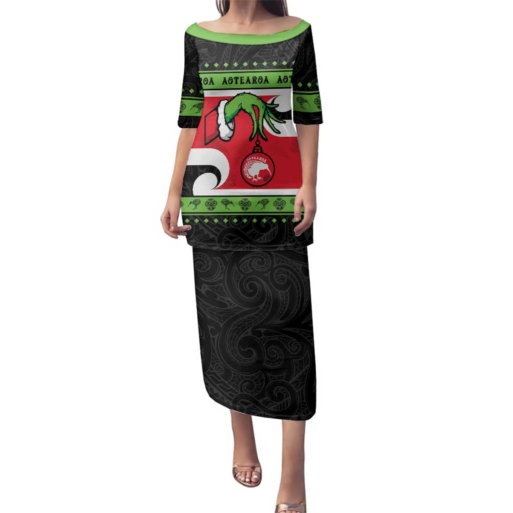 New Zealand Funny Christmas Family Matching Puletasi and Hawaiian Shirt Maori Tiki LT05 Mom's Dress Black - Polynesian Pride