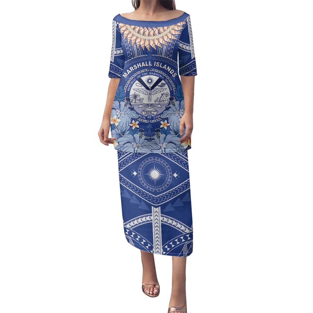 Marshall Islands Jemenei Day Family Matching Puletasi and Hawaiian Shirt Polynesian Tribal Tattoo Seashell Necklace LT05 Mom's Dress Blue - Polynesian Pride