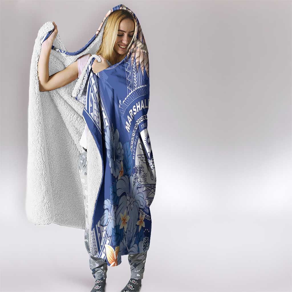 Marshall Islands Jemenei Day Hooded Blanket Polynesian Tribal Tattoo Seashell Necklace