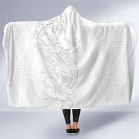 Tokelau White Sunday Hooded Blanket Elegant Hibiscus Polynesian Tribal Pattern LT05 One Size White - Polynesian Pride