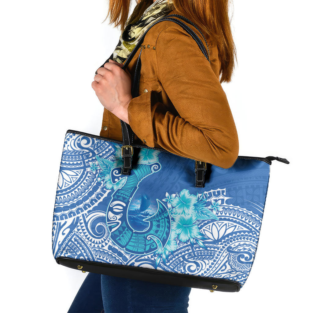 Hawaii Discoverers Day Leather Tote Bag Polynesian Fish Hook With Hibiscus Blue