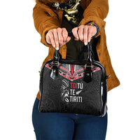 Aotearoa Toitu Te Tiriti Shoulder Handbag New Zealand Honour The Treaty LT05 One Size Black - Polynesian Pride
