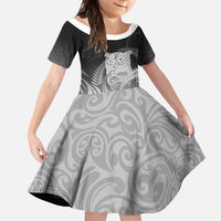 New Zealand Aotearoa Ruru Family Matching Summer Maxi Dress and Hawaiian Shirt Maori Fern Art Black LT05 Daughter's Dress Black - Polynesian Pride