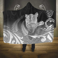 New Zealand Aotearoa Ruru Hooded Blanket Maori Fern Art Black LT05 - Polynesian Pride