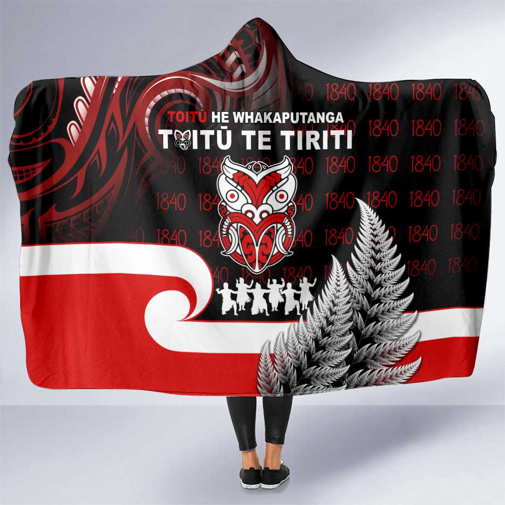 Aotearoa Toitu He Whakaputanga Hooded Blanket Toitu Te Tiriti O Waitangi LT05 One Size Black - Polynesian Pride