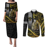 Hawaii Kuhio The Citizen Prince Couples Matching Puletasi and Long Sleeve Button Shirt Gold Polynesian Tribal Tattoo LT05 Gold - Polynesian Pride