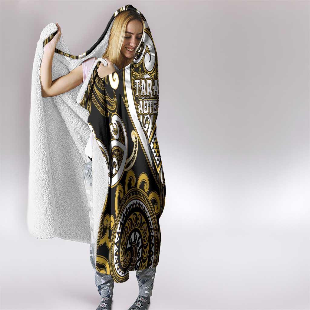 Aotearoa Taranaki Hooded Blanket Maori Tribal Pattern