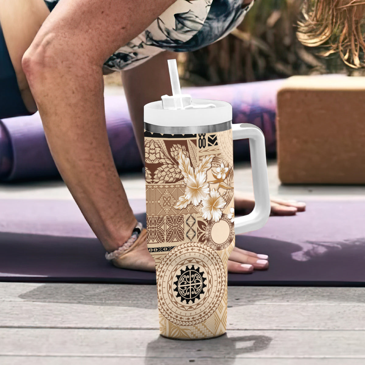 Samoa Siapo Pattern With Beige Hibiscus Tumbler With Handle