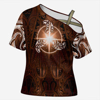 New Zealand Matariki Tupuanuku Cross Shoulder Shirt Maori Moko Brown Galaxy LT05 Female Brown - Polynesian Pride