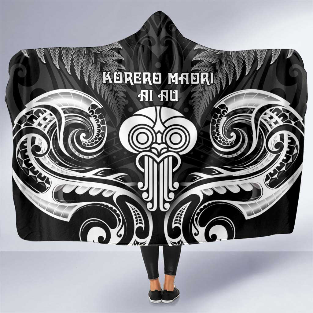 New Zealand Te Reo Maori Hooded Blanket Korero Maori Ai Au LT05 One Size Black - Polynesian Pride