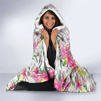 Hawaii Palaka Hooded Blanket White Tribal Pattern With Tropical Flowers LT05 - Polynesian Pride