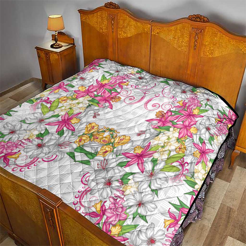 Hawaii Palaka Quilt White Tribal Pattern With Tropical Flowers - Polynesian Pride