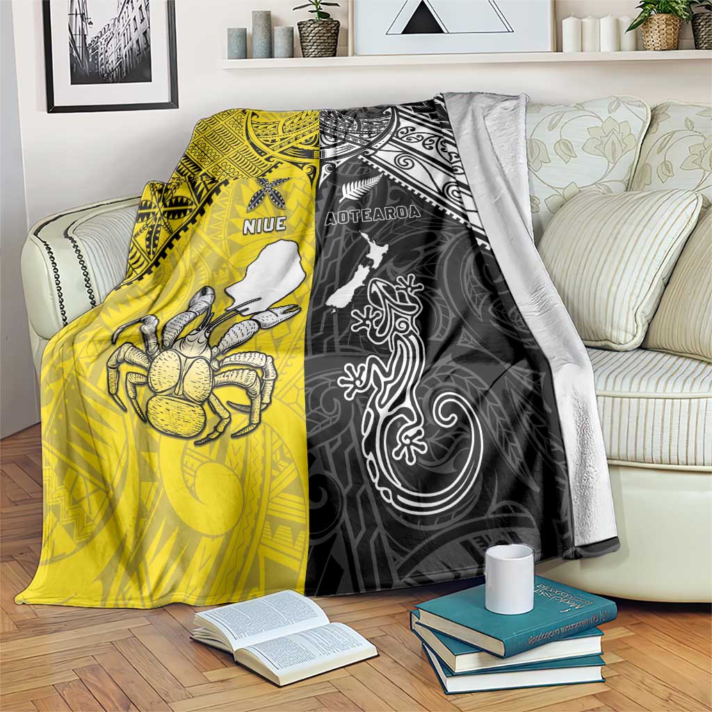 New Zealand Maori And Niue Hiapo Blanket Lizard And Coconut Crab Together LT05 Yellow - Polynesian Pride