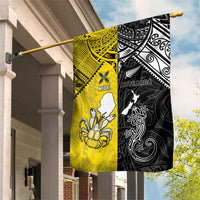 New Zealand Maori And Niue Hiapo Garden Flag Lizard And Coconut Crab Together LT05 House Flag Yellow - Polynesian Pride