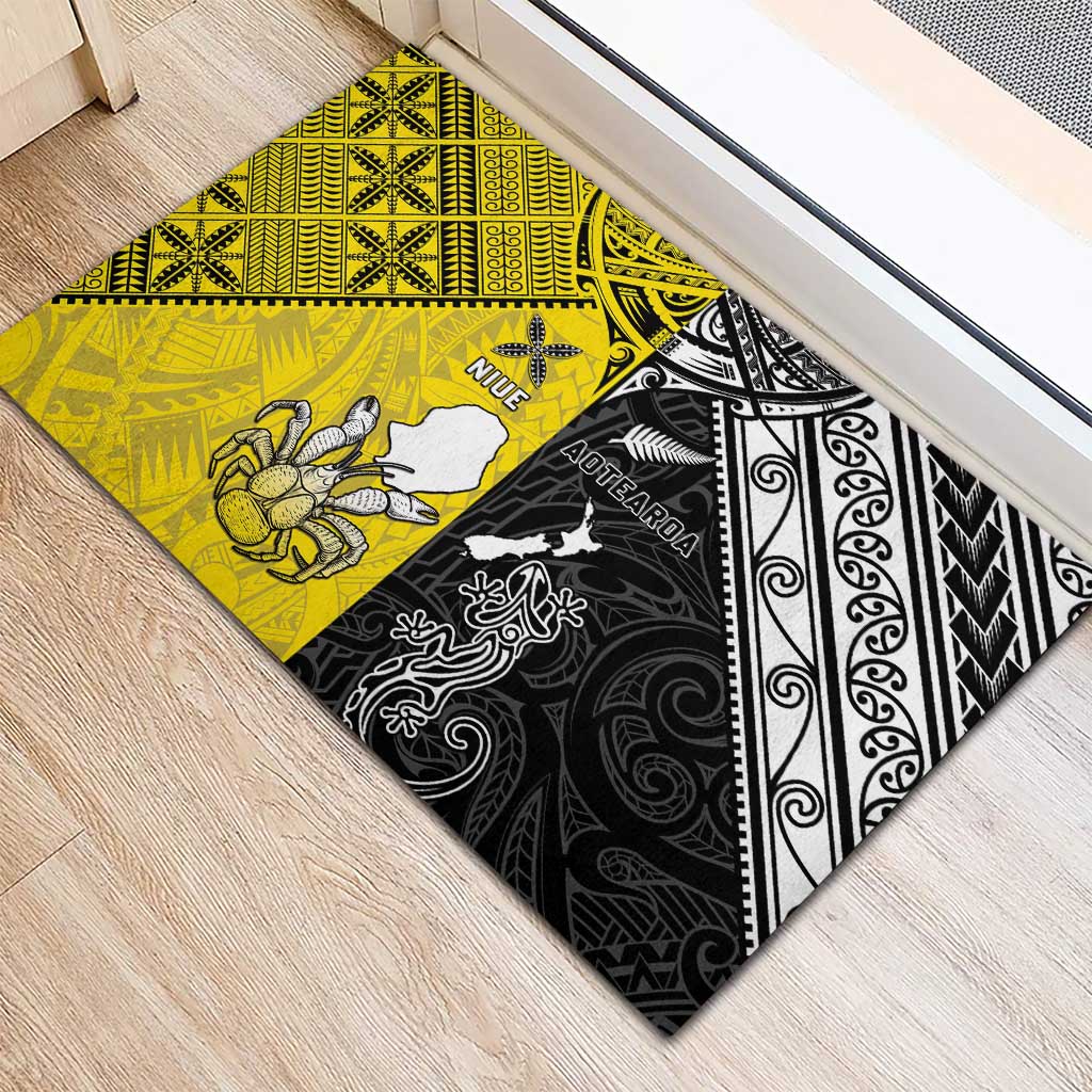 New Zealand Maori And Niue Hiapo Rubber Doormat Lizard And Coconut Crab Together LT05 - Polynesian Pride