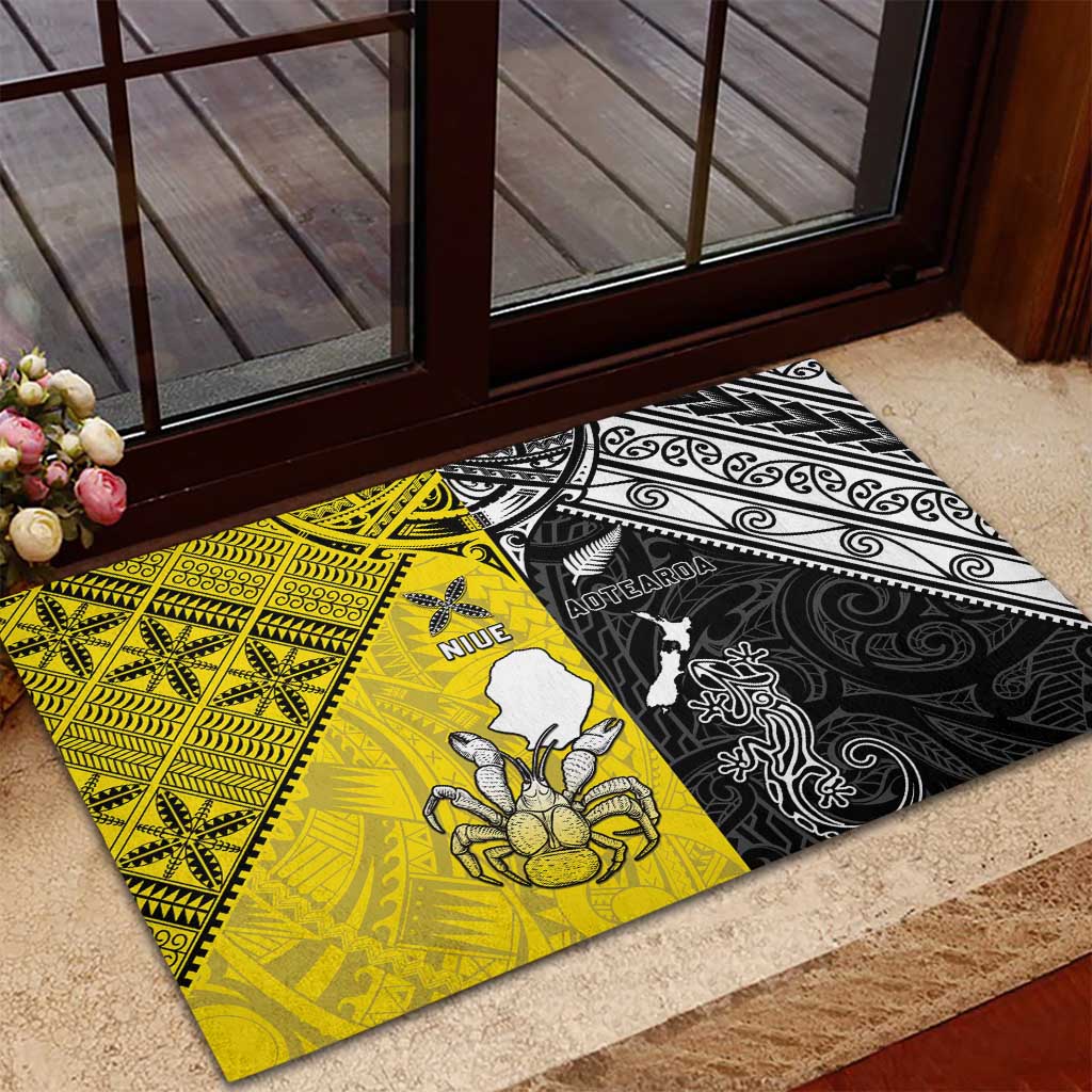 New Zealand Maori And Niue Hiapo Rubber Doormat Lizard And Coconut Crab Together LT05 - Polynesian Pride