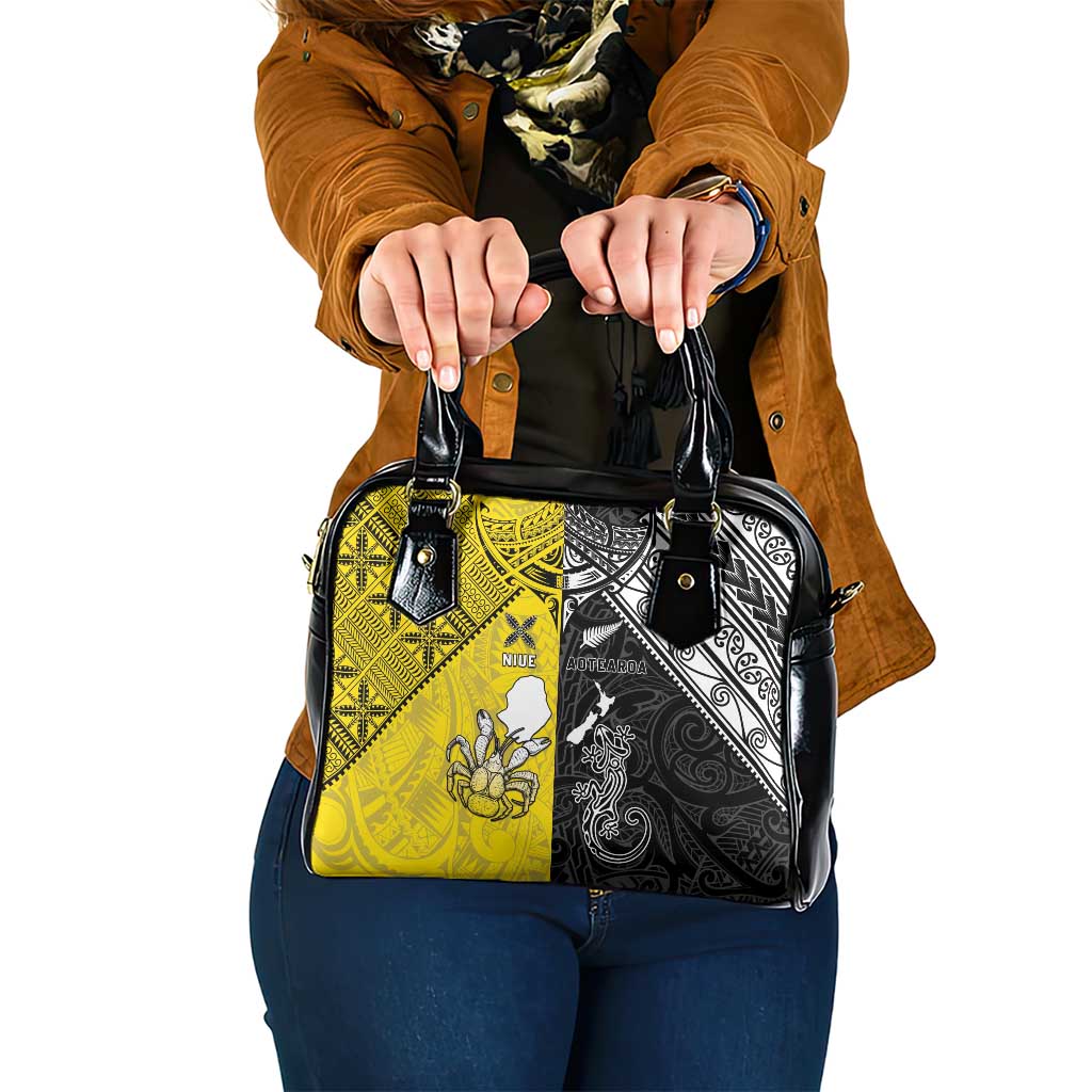 New Zealand Maori And Niue Hiapo Shoulder Handbag Lizard And Coconut Crab Together LT05 One Size Yellow - Polynesian Pride