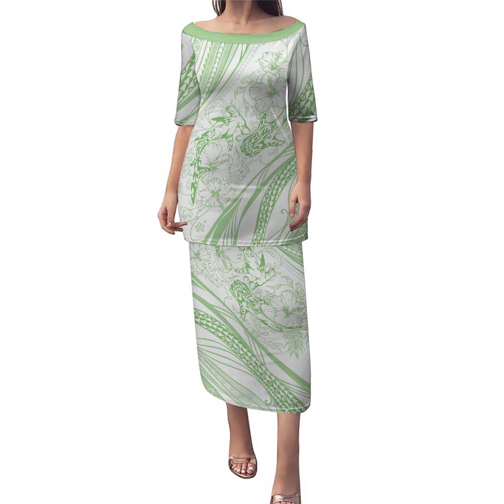 Sharks Couple Dreamy Polynesians Floral Sea Family Matching Puletasi and Hawaiian Shirt Emerald LT7 Mom's Dress Emerald - Polynesian Pride