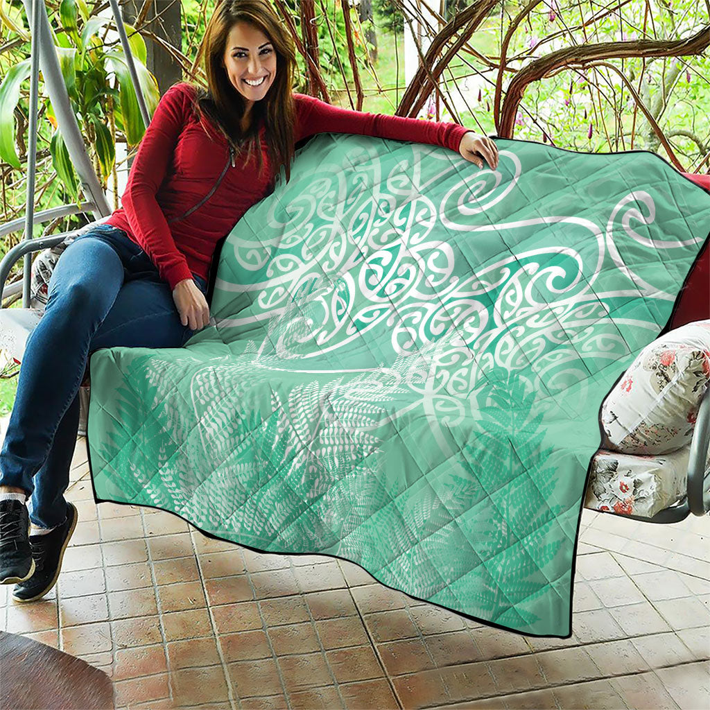 Aotearoa Maori Koru Curves Quilt Silver Ferns - Mint