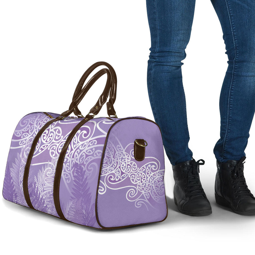 Aotearoa Maori Koru Curves Travel Bag Silver Ferns - Amethyst