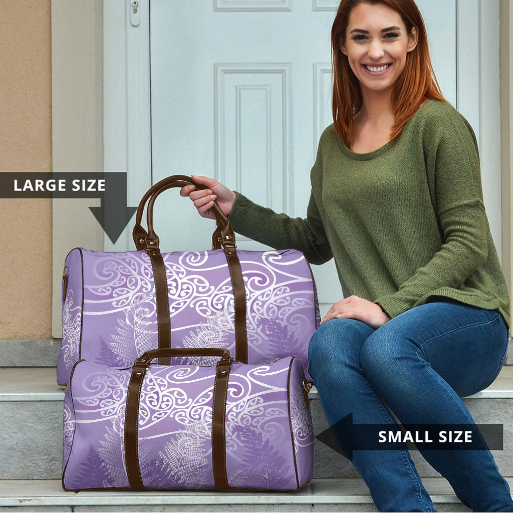 Aotearoa Maori Koru Curves Travel Bag Silver Ferns - Amethyst