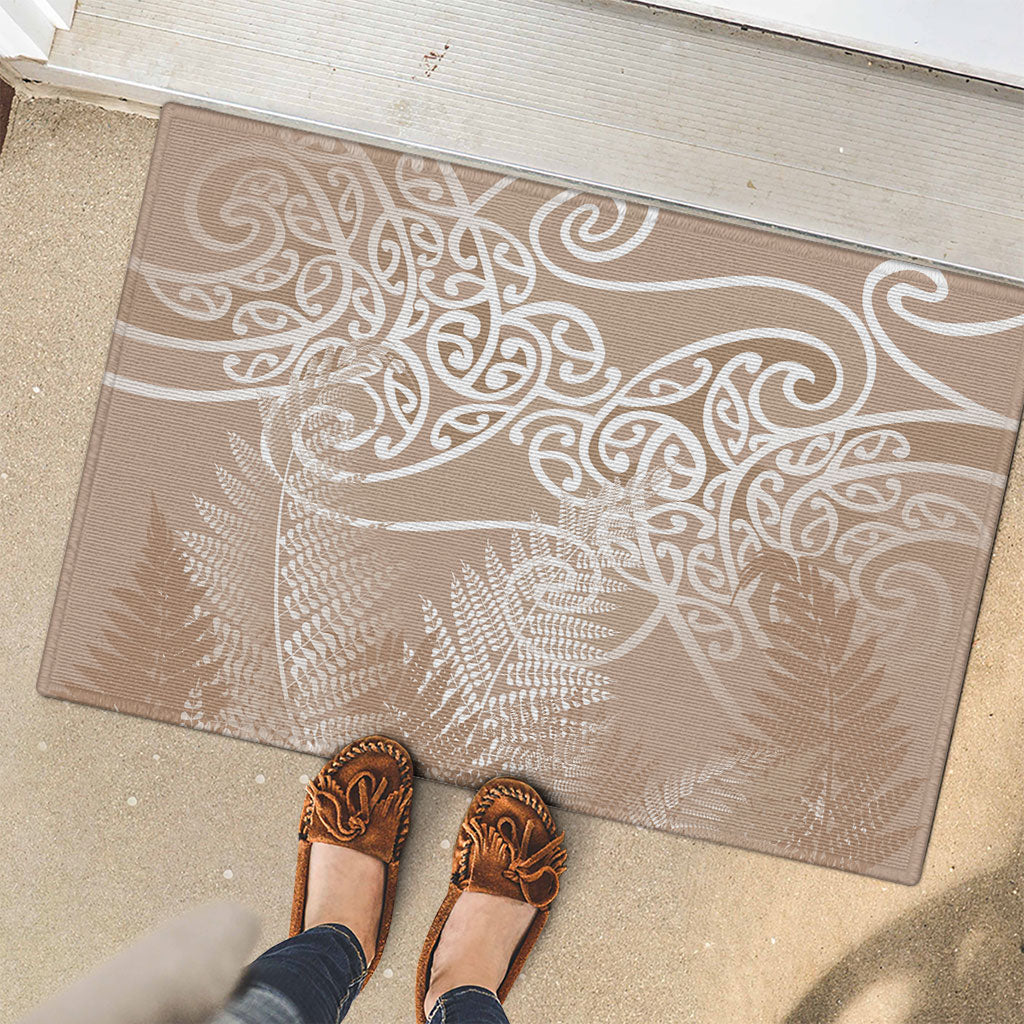 Aotearoa Maori Koru Curves Rubber Doormat Silver Ferns - Mocha