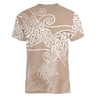 Aotearoa Maori Koru Curves Women V-Neck T-Shirt Silver Ferns - Mocha