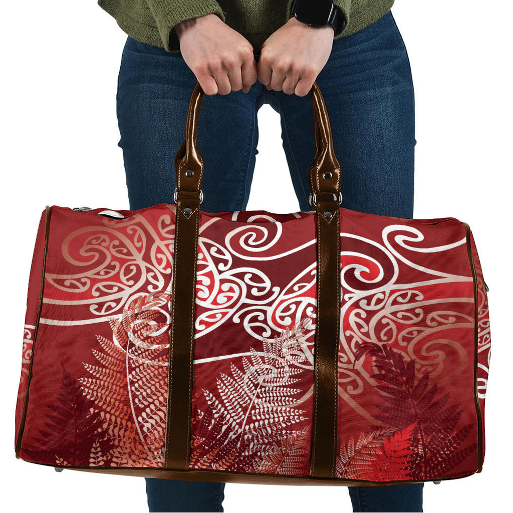 Aotearoa Maori Koru Curves Travel Bag Silver Ferns - Crimson Red
