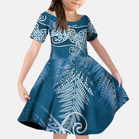 Aotearoa Maori Koru Curves Family Matching Off Shoulder Short Dress and Hawaiian Shirt Silver Ferns - Navy Blue LT7 Daughter's Dress Navy Blue - Polynesian Pride
