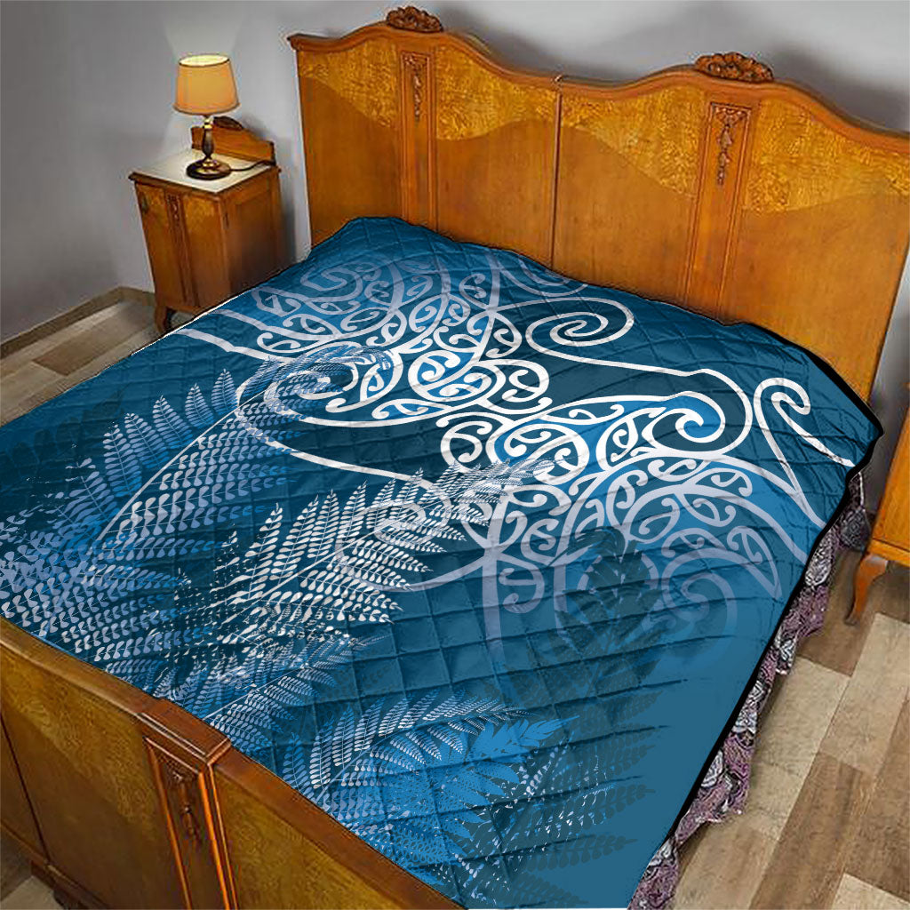 Aotearoa Maori Koru Curves Quilt Silver Ferns - Navy Blue