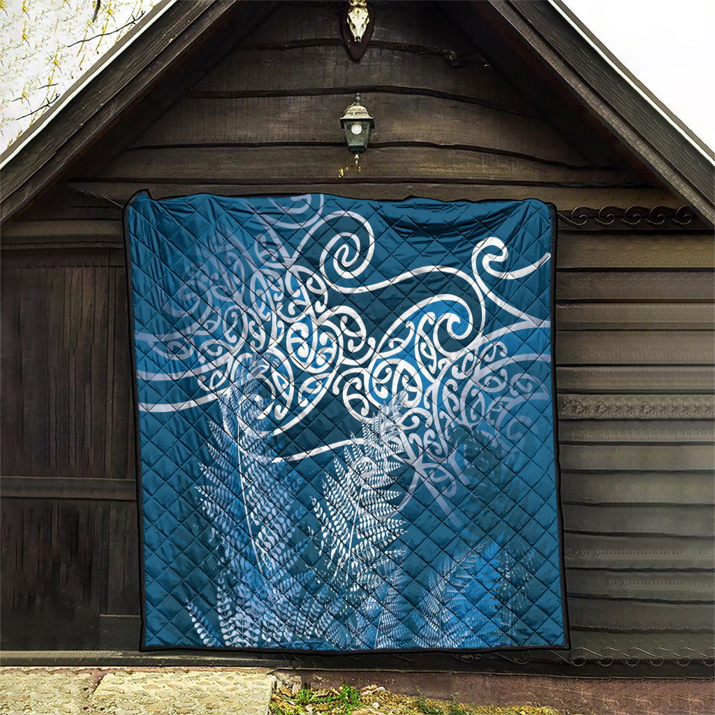 Aotearoa Maori Koru Curves Quilt Silver Ferns - Navy Blue